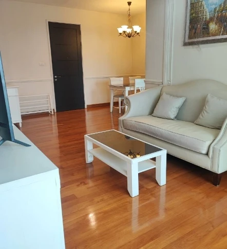 For rent: Ivy Sathon 10, 2-bedroom corner unit, fully furnished, very comfortable. Book now!