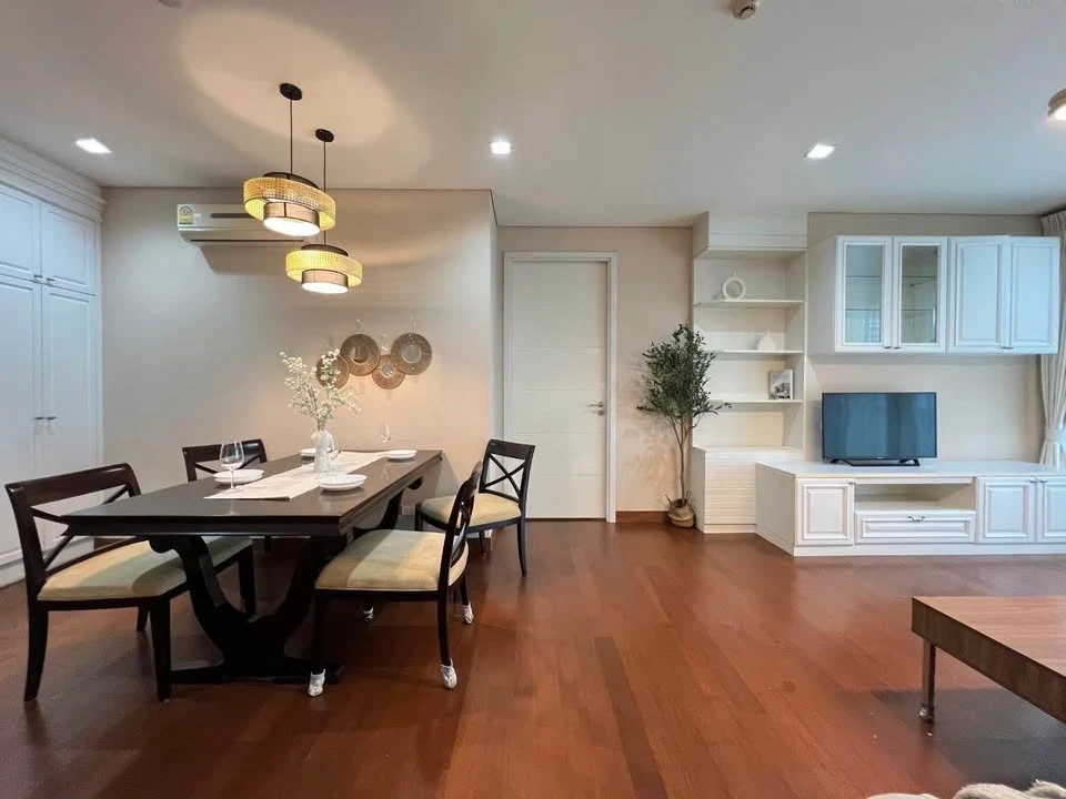 For rent: IVY THONGLOR, 2 bedrooms, spacious living area, fully furnished, complete amenities. Book now!