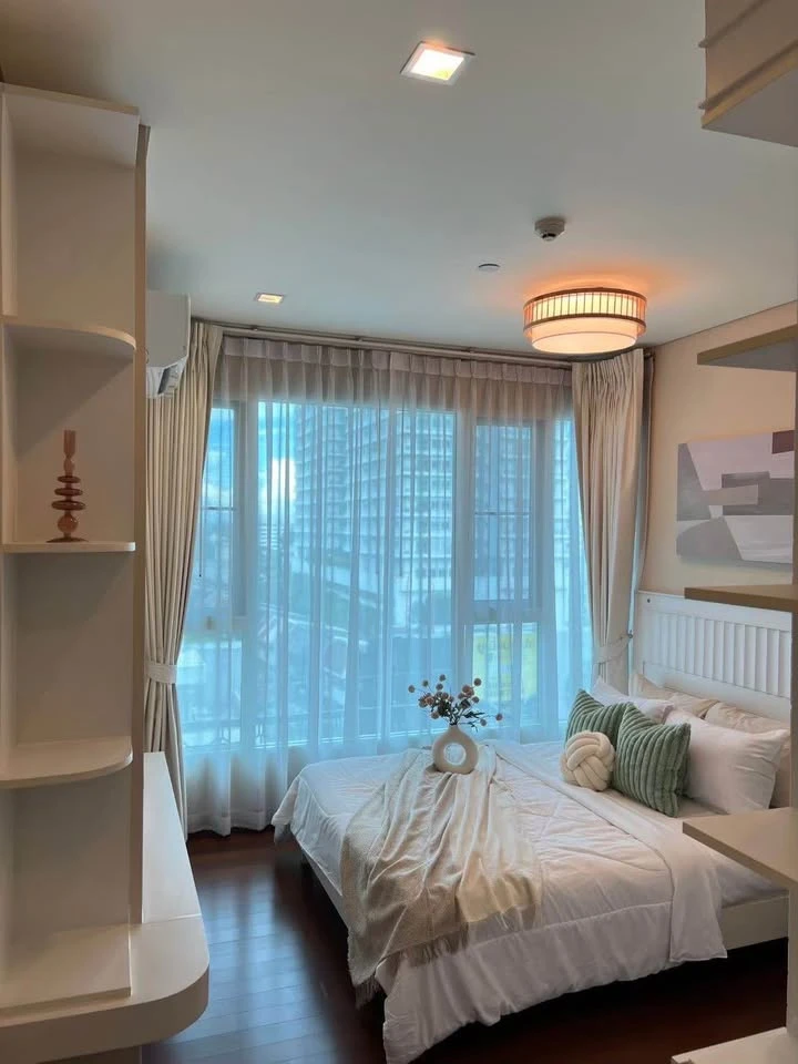 For rent: IVY THONGLOR, 2 bedrooms, spacious living area, fully furnished, complete amenities. Book now!