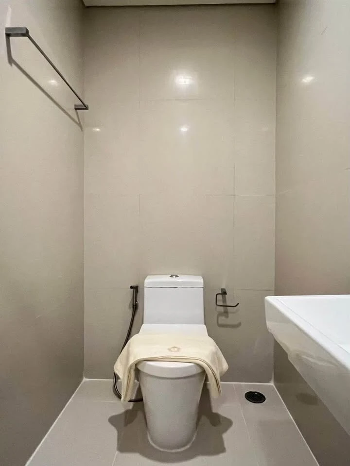 For rent: IVY THONGLOR, 2 bedrooms, spacious living area, fully furnished, complete amenities. Book now!