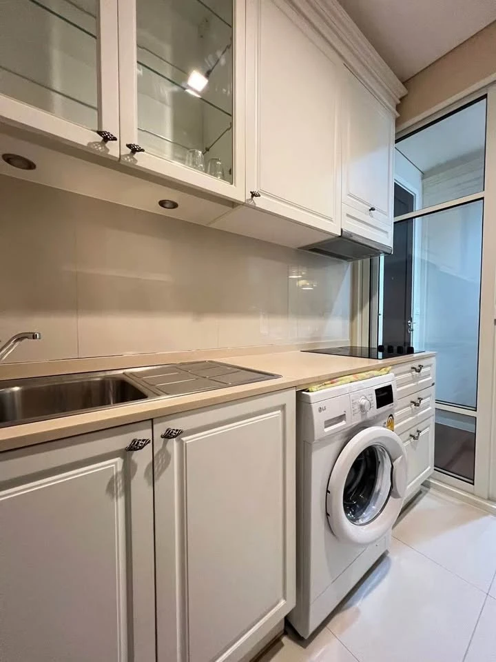 For rent: IVY THONGLOR, 2 bedrooms, spacious living area, fully furnished, complete amenities. Book now!