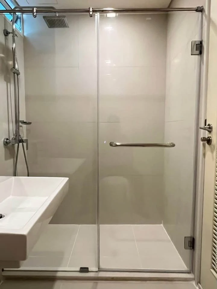 For rent: IVY THONGLOR, 2 bedrooms, spacious living area, fully furnished, complete amenities. Book now!