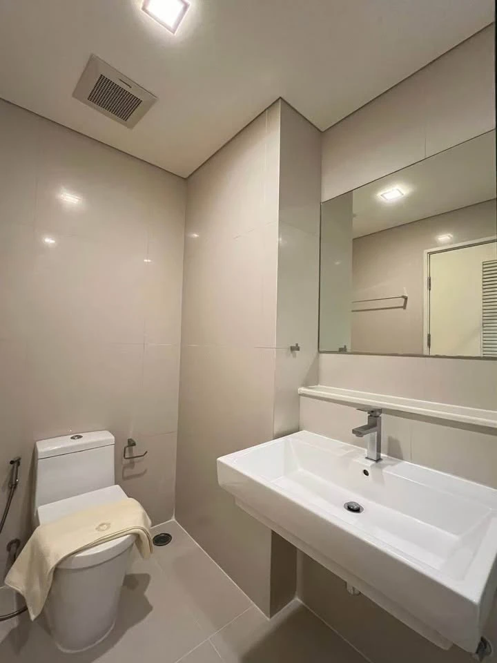 For rent: IVY THONGLOR, 2 bedrooms, spacious living area, fully furnished, complete amenities. Book now!