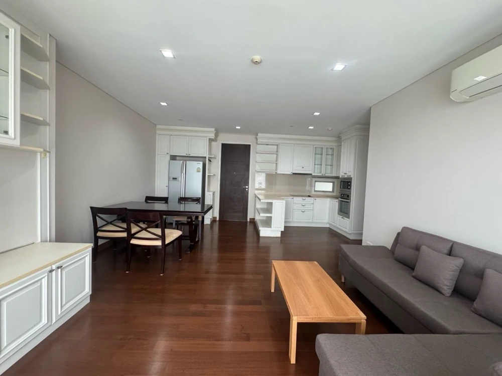 For rent: IVY THONGLOR, 9th floor, fully furnished room, move in ready. Reserve now, don't miss out!