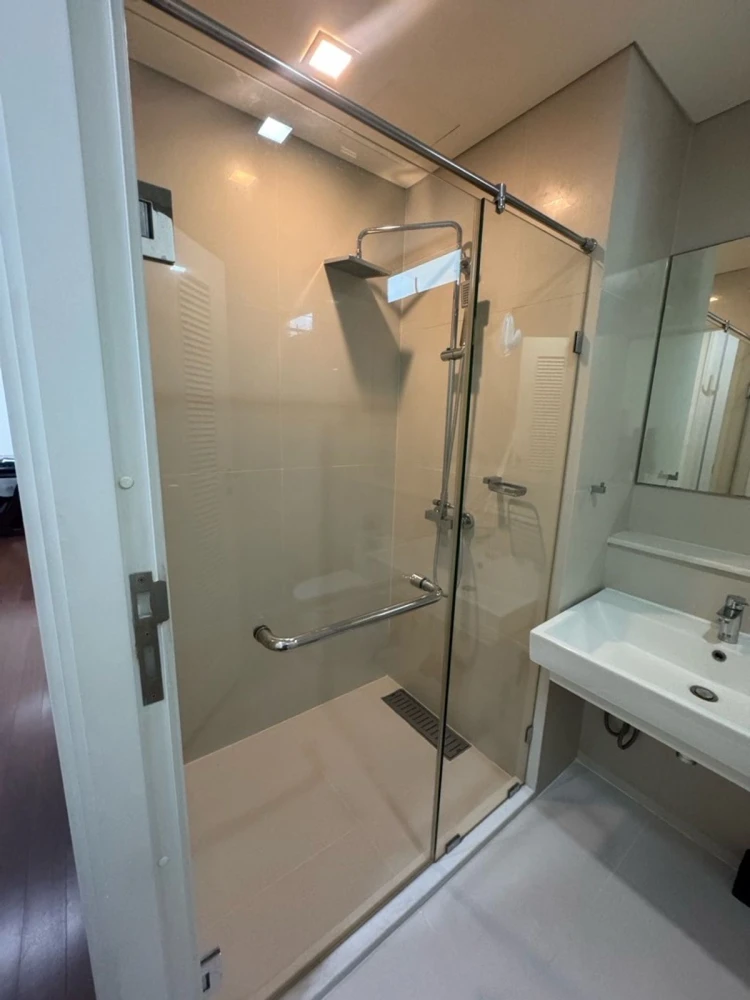 For rent: IVY THONGLOR, 9th floor, fully furnished room, move in ready. Reserve now, don't miss out!