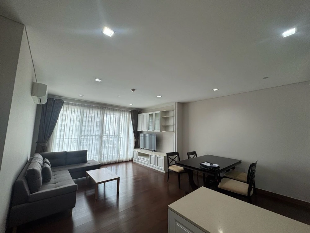 For rent: IVY THONGLOR, 9th floor, fully furnished room, move in ready. Reserve now, don't miss out!