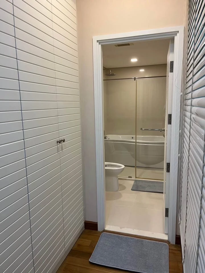 For rent: IVY THONGLOR, beautifully decorated room with a theme, comes with a large sofa that is comfortable to sit on. Reserve now.