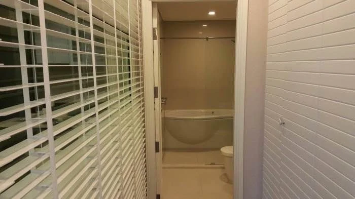 For rent: IVY THONGLOR, beautifully decorated room with a theme, comes with a large sofa that is comfortable to sit on. Reserve now.