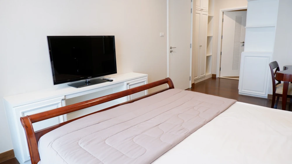 For rent: Ivy Thonglor, 2 bedrooms, 2 bathrooms, very spacious, fully furnished. Interested? Reserve now!