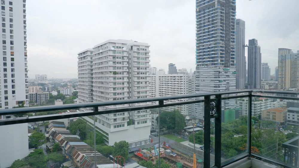 For rent: Ivy Thonglor, 2 bedrooms, 2 bathrooms, very spacious, fully furnished. Interested? Reserve now!