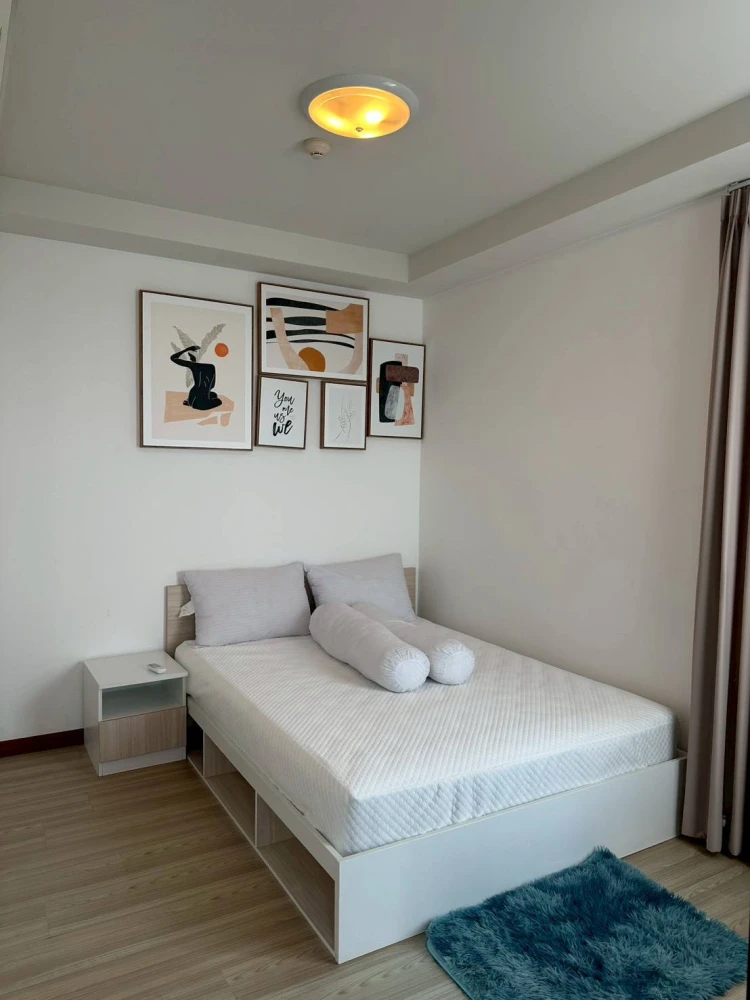 For rent: J Condo Sathorn-Kallaprapruk. Nice unit on the 24th floor with ample living space and complete amenities. Book now!