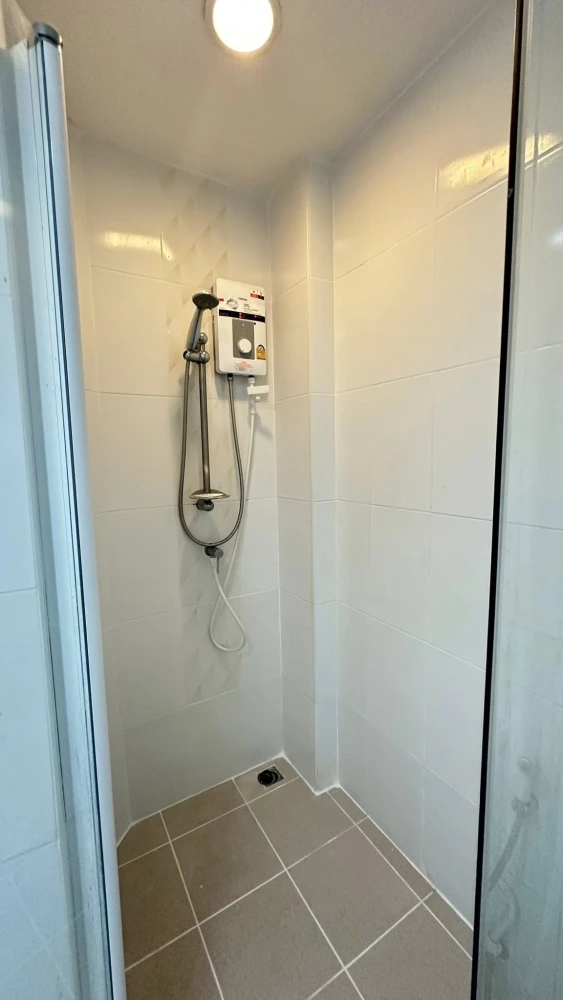 For rent: J Condo Sathorn-Kallaprapruk, a lovely room, decorated in a controlled tone, comes with complete furniture, hurry and book now!