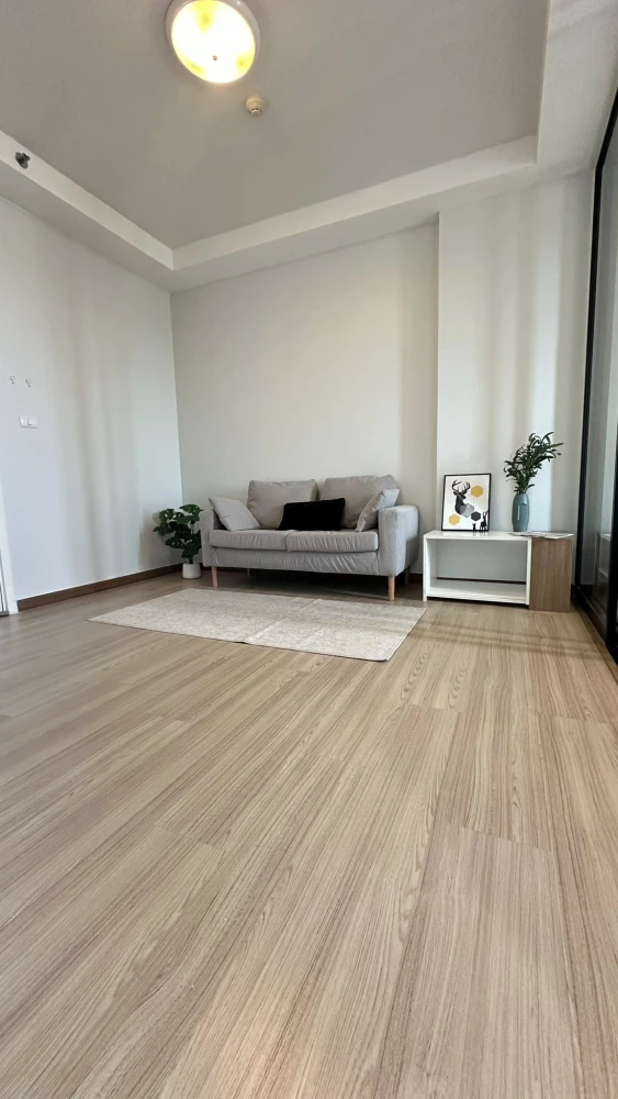 For rent: J Condo Sathorn-Kallaprapruk, a lovely room, decorated in a controlled tone, comes with complete furniture, hurry and book now!