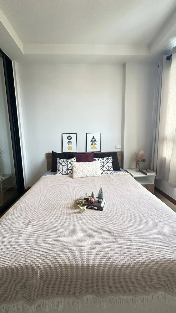 For rent: J Condo Sathorn-Kallaprapruk, a lovely room, decorated in a controlled tone, comes with complete furniture, hurry and book now!