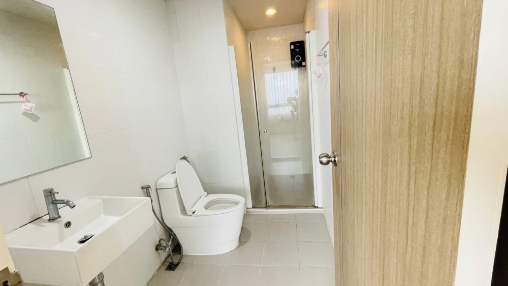 For rent: J Condo Sathorn-Kallaprapruk, ready to move in, furnished, good price, reserve now!