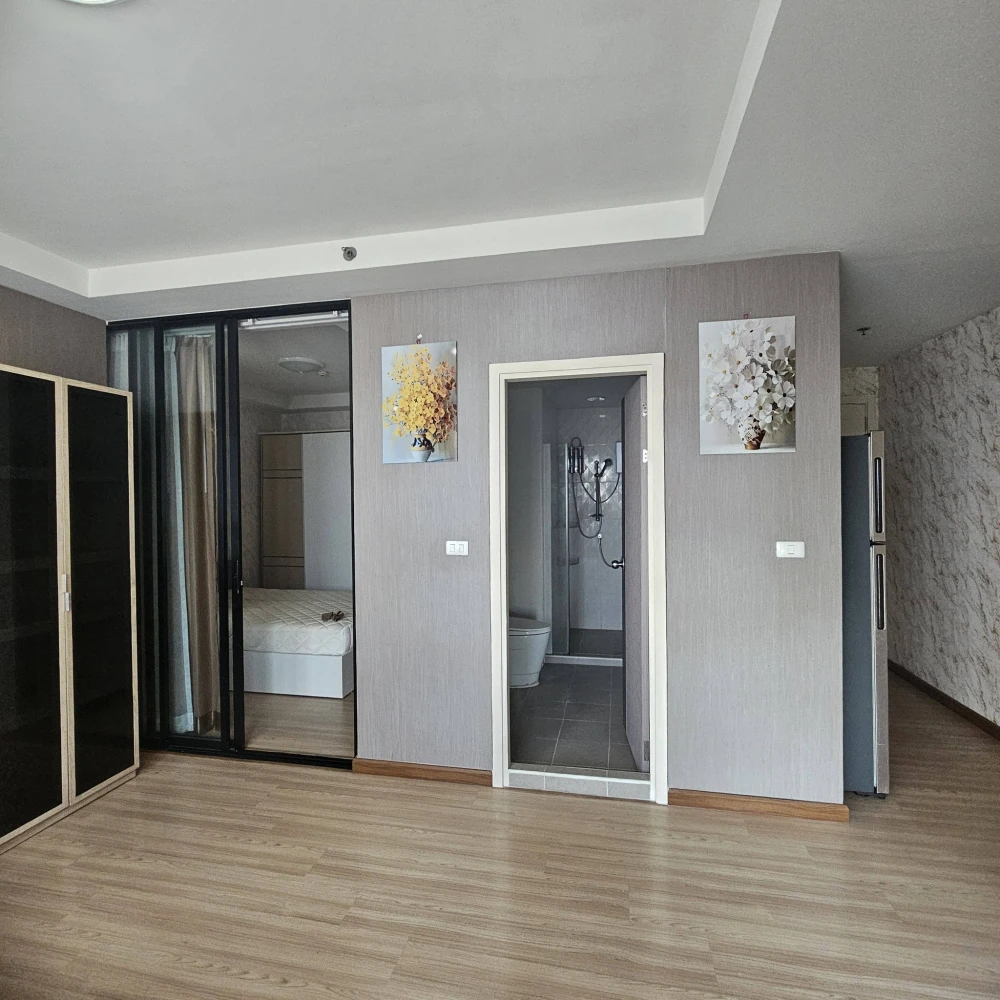For rent: J Condo Sathorn-Kanlapaphruek, 21st floor, corner unit with the best view! Spacious room, fully furnished, just bring your suitcase and move
