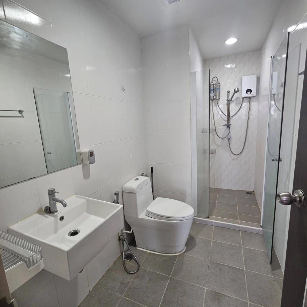 For rent: J Condo Sathorn-Kanlapaphruek, 21st floor, corner unit with the best view! Spacious room, fully furnished, just bring your suitcase and move