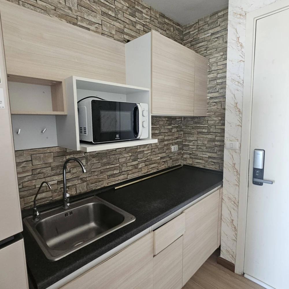 For rent: J Condo Sathorn-Kanlapaphruek, 21st floor, corner unit with the best view! Spacious room, fully furnished, just bring your suitcase and move