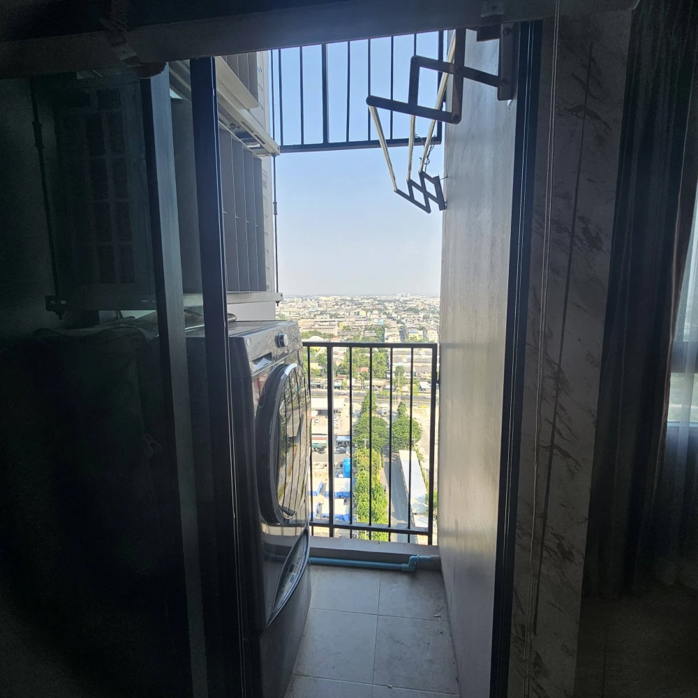 For rent: J Condo Sathorn-Kanlapaphruek, 21st floor, corner unit with the best view! Spacious room, fully furnished, just bring your suitcase and move
