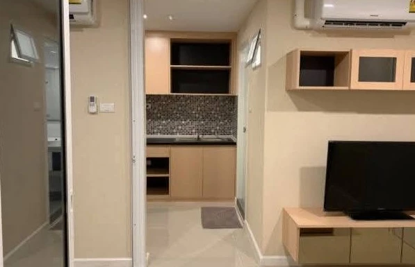 For rent: JW Condo @ Donmuang. A lovely unit on the 2nd floor, fully furnished. What are you waiting for?