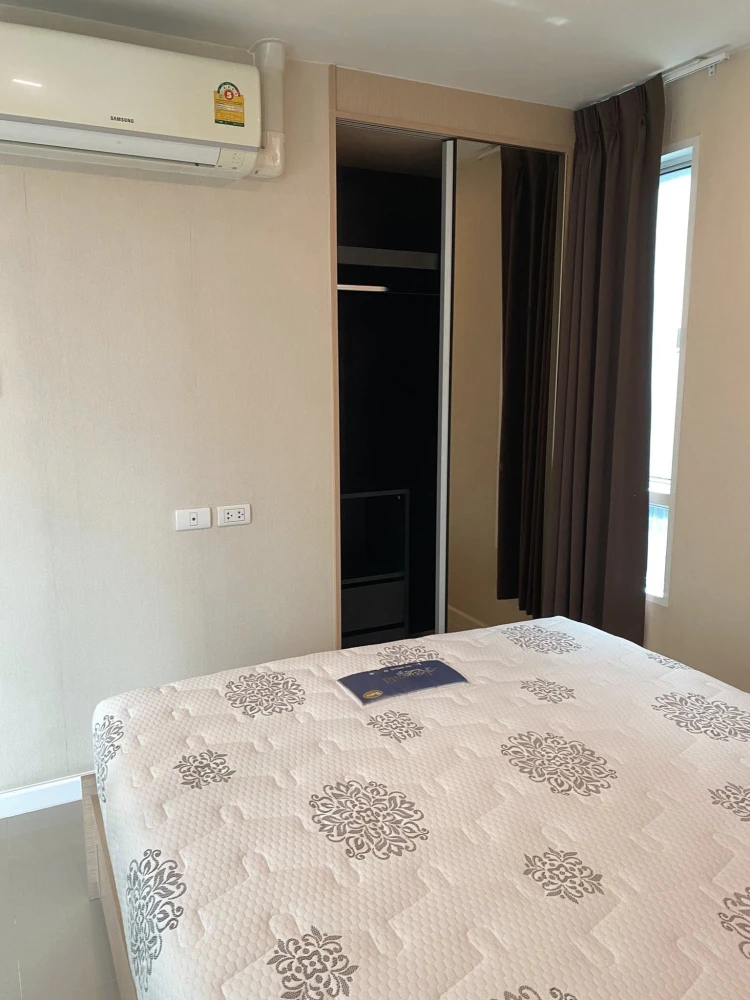For rent: JW Condo @ Donmuang, corner room, not crowded, comes with a large sofa, comfortable to sit on, reserve now!