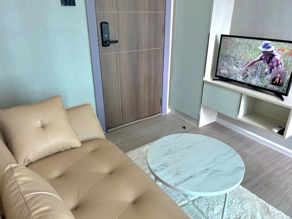 For rent: JW Station @ Ramintra, 8th floor, fully furnished room, very comfortable bed, convenient travel, hurry and book now!