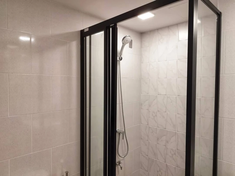 For rent: Kave Ava, 3rd floor, nice room, comes with complete furniture and appliances. Reserve now, hurry!