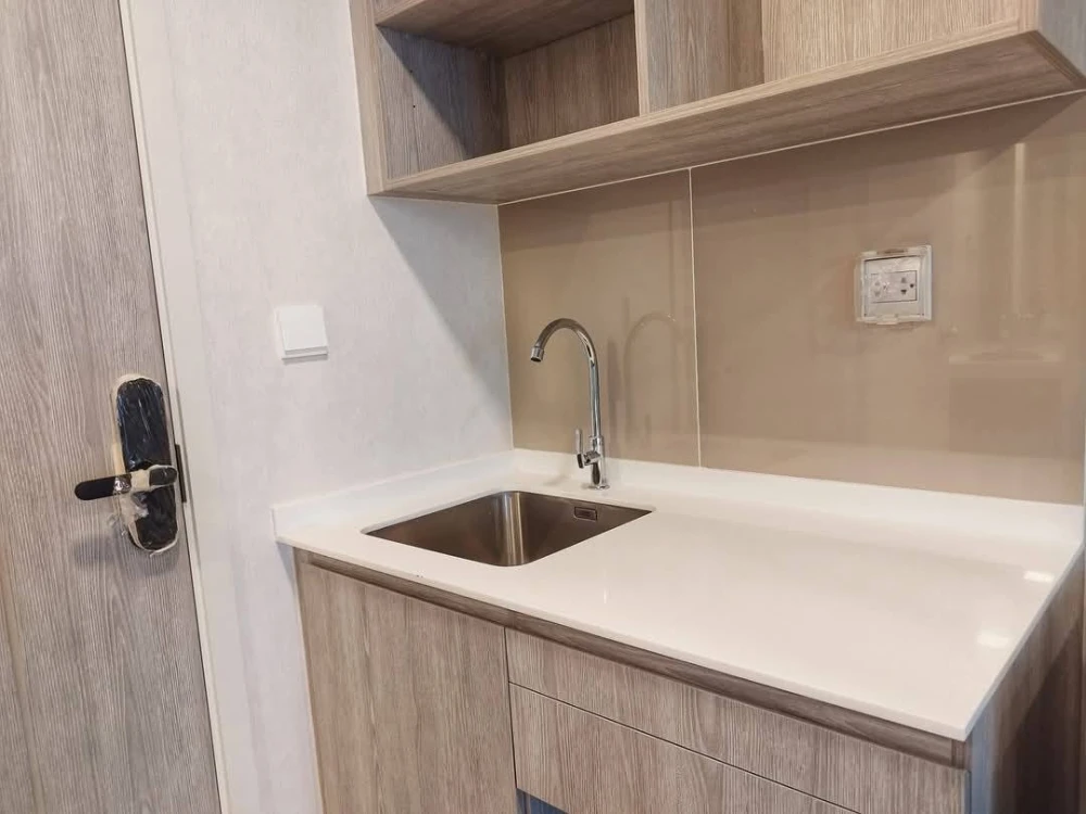 For rent: Kave Ava, 3rd floor, nice room, comes with complete furniture and appliances. Reserve now, hurry!