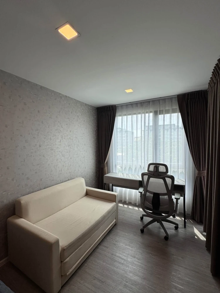 For rent: Kave Ava, 5th floor unit. The room is decorated in a coordinated style and comes fully furnished. Just bring your suitcase and move in!