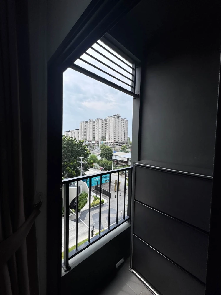 For rent: Kave Ava, 5th floor unit. The room is decorated in a coordinated style and comes fully furnished. Just bring your suitcase and move in!