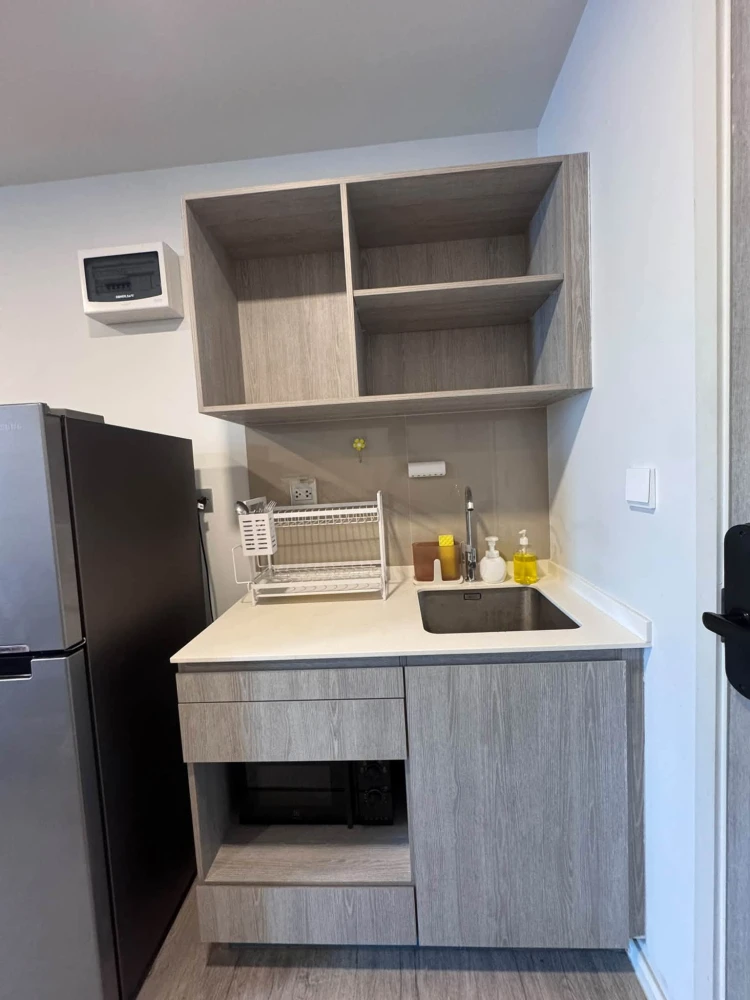 For rent: Kave Ava, 5th floor unit. The room is decorated in a coordinated style and comes fully furnished. Just bring your suitcase and move in!