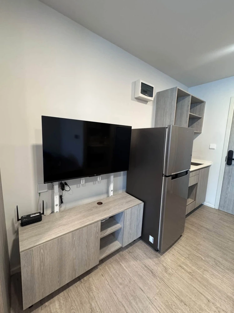 For rent: Kave Ava, 5th floor unit. The room is decorated in a coordinated style and comes fully furnished. Just bring your suitcase and move in!