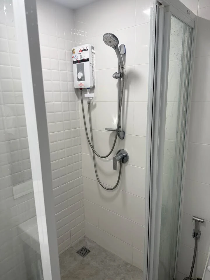 For rent: Kave Seed Kaset, 6th floor unit. Fully furnished, including a washing machine. You can't miss this opportunity!