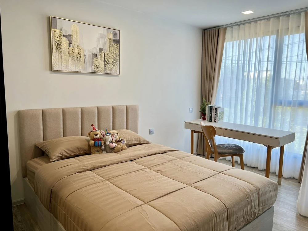 For rent: Kave Seed Kaset, a lovely room with furniture and appliances. Just bring your own. Reserve now before it's too late!