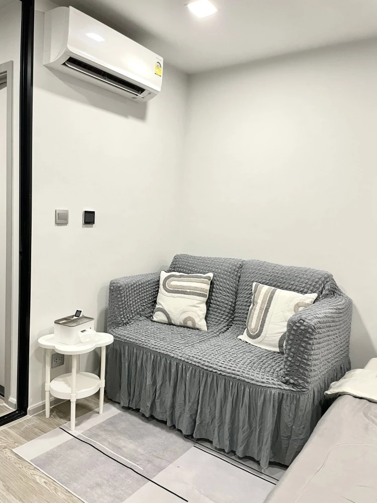 For rent: KAVE SEED KASET, corner room, not attached to anyone and near the fire escape, with furniture and electrical appliances, ready to move in