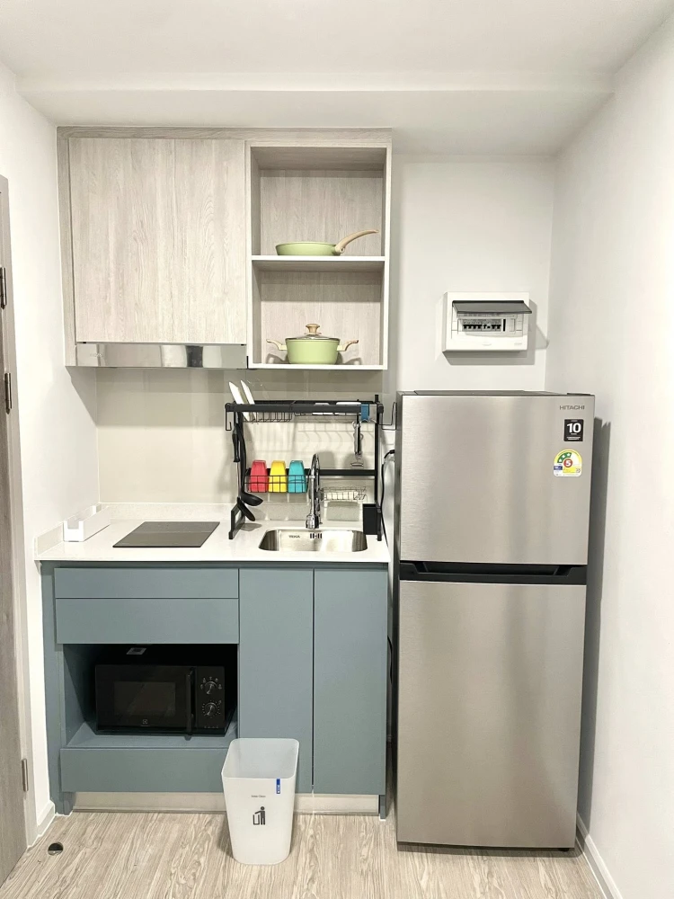 For rent: KAVE SEED KASET, corner room, not attached to anyone and near the fire escape, with furniture and electrical appliances, ready to move in