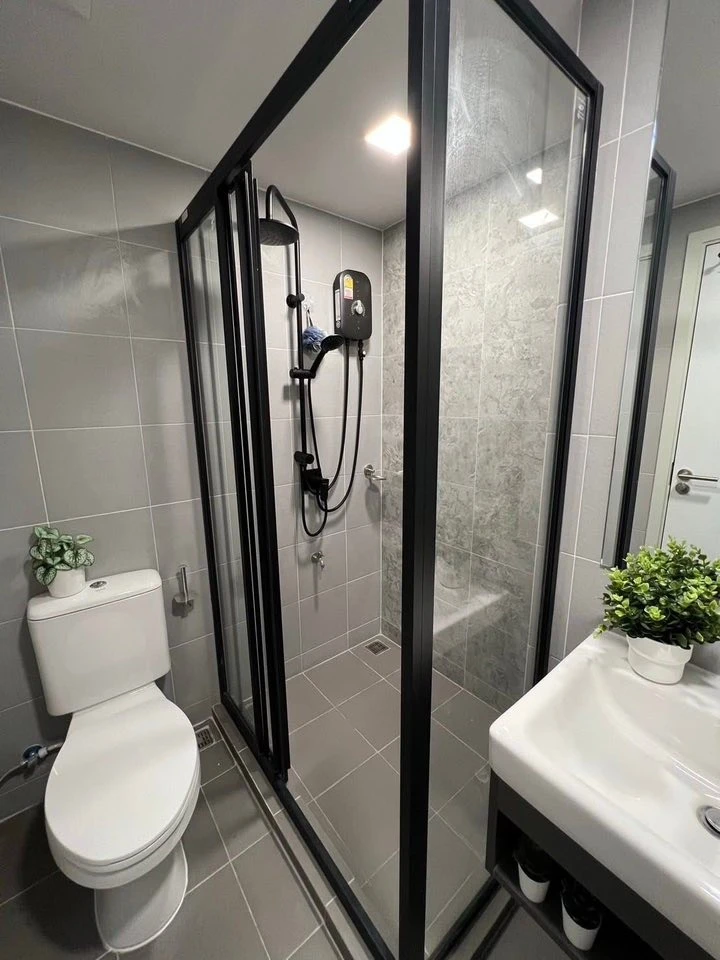 For rent: Kave Town Colony, 8th floor, fully furnished room, nice to live in. If interested, hurry and reserve now before it's gone.