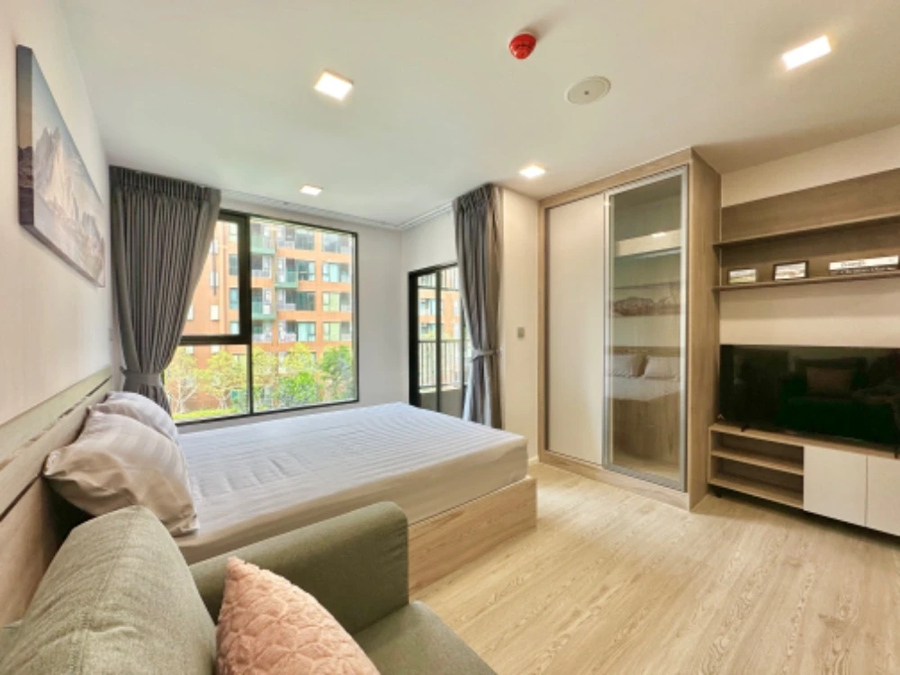Kave Town Colony Studio for rent, decorated in a cool theme, with a beautiful swimming pool view, fully furnished, reserve now!