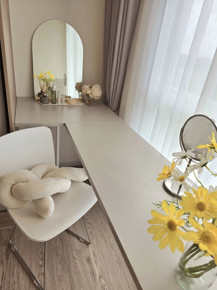 For rent: Kave Town Island, 6th floor, outside view, high view, comfortable for the eyes, beautiful room, fully furnished, book now.
