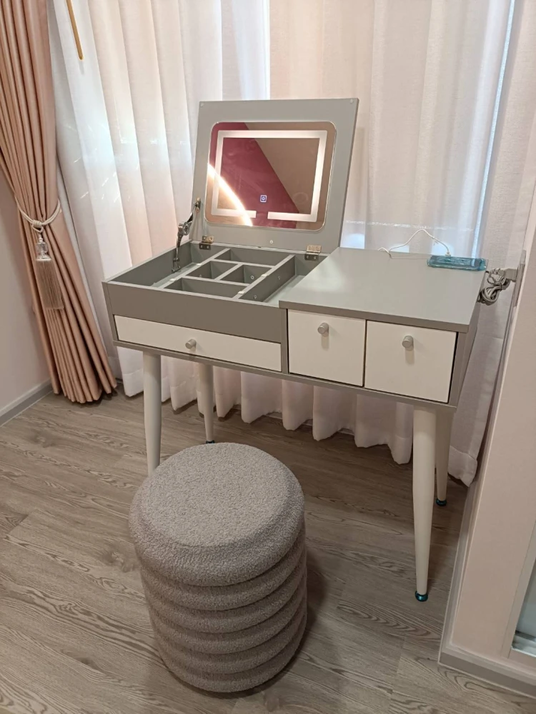 For rent: Kave Town Island, 7th floor, beautiful room, fully decorated, comfortable to live in. I must say that you can't miss it. Reserve now.