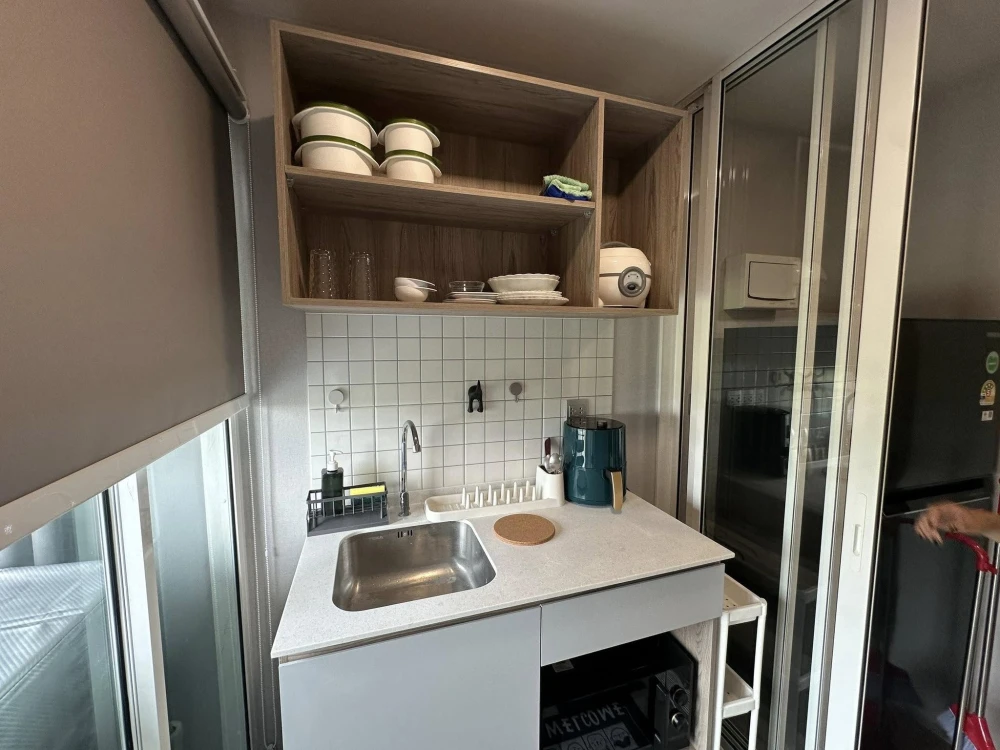 For rent: Kave Town Island, 8th floor, fully furnished room, ready to move in. If interested, hurry and reserve now. Don't wait. Urgent!