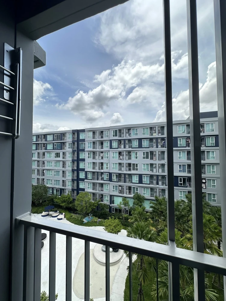For rent: Kave Town Island, view of the pool, same building as the juristic person and the parcel room, decorated with quality marble built-ins, reser