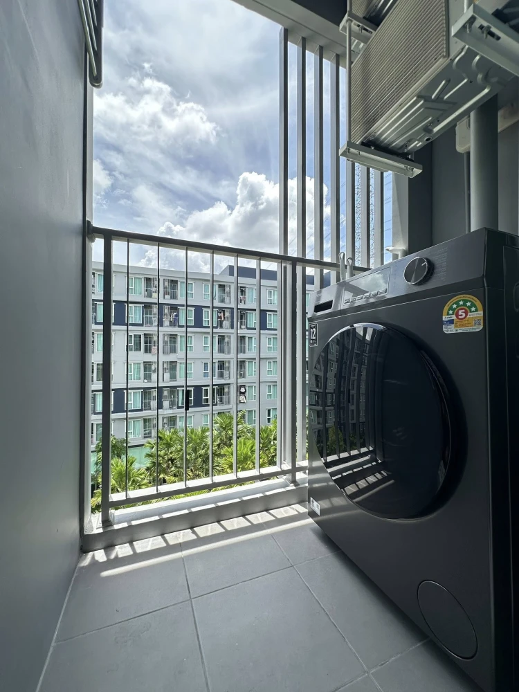 For rent: Kave Town Island, view of the pool, same building as the juristic person and the parcel room, decorated with quality marble built-ins, reser