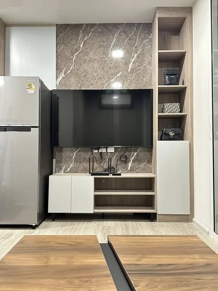 For rent: Kave Town Island, view of the pool, same building as the juristic person and the parcel room, decorated with quality marble built-ins, reser