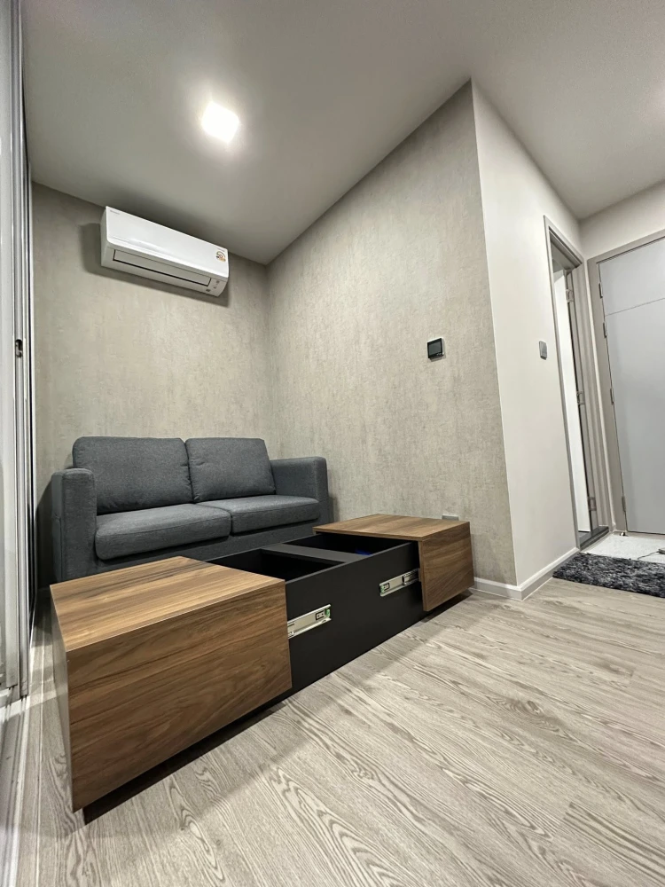 For rent: Kave Town Island, view of the pool, same building as the juristic person and the parcel room, decorated with quality marble built-ins, reser