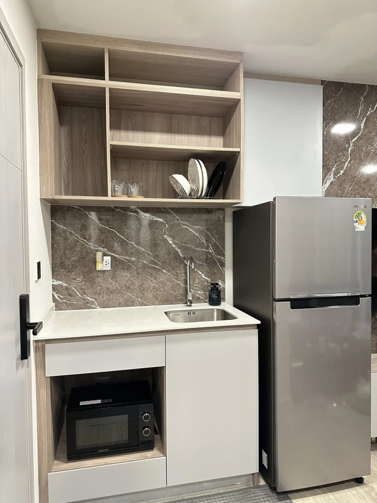 For rent: Kave Town Island, view of the pool, same building as the juristic person and the parcel room, decorated with quality marble built-ins, reser