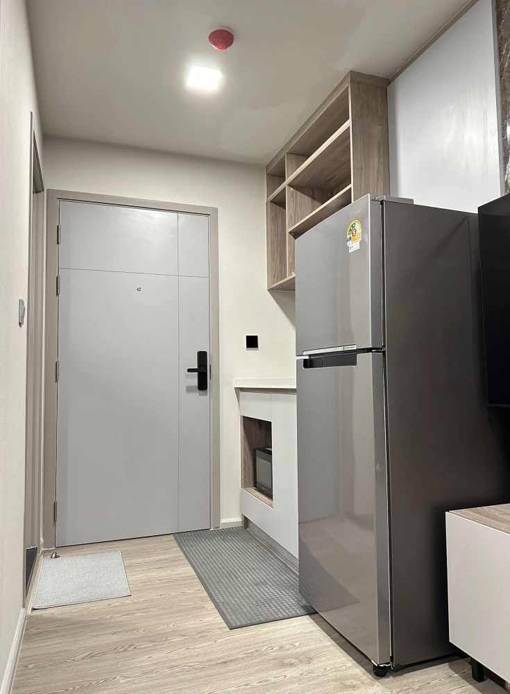 For rent: Kave Town Island, view of the pool, same building as the juristic person and the parcel room, decorated with quality marble built-ins, reser