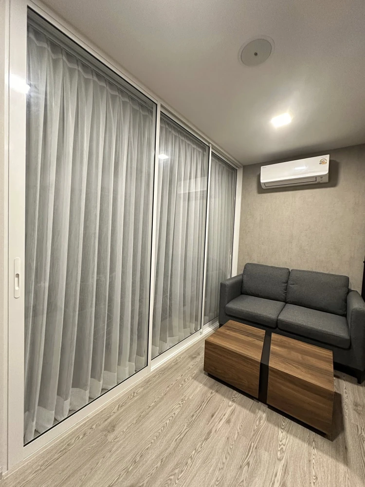 For rent: Kave Town Island, view of the pool, same building as the juristic person and the parcel room, decorated with quality marble built-ins, reser