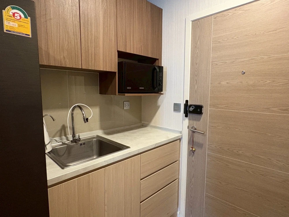 For rent: Kave Town Shift, 1 bedroom, 1 bathroom, decorated in a cool color scheme, comes with complete furniture, pool view, reserve now!