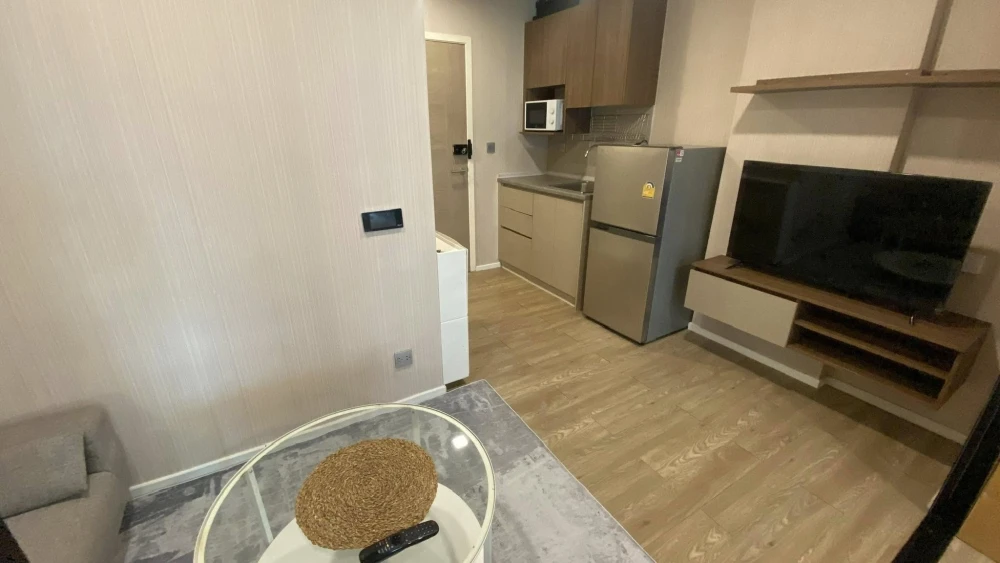 For rent: Kave Town Shift, 4th floor, fully furnished room, ready to move in. If interested, hurry and reserve now. Don't miss out.